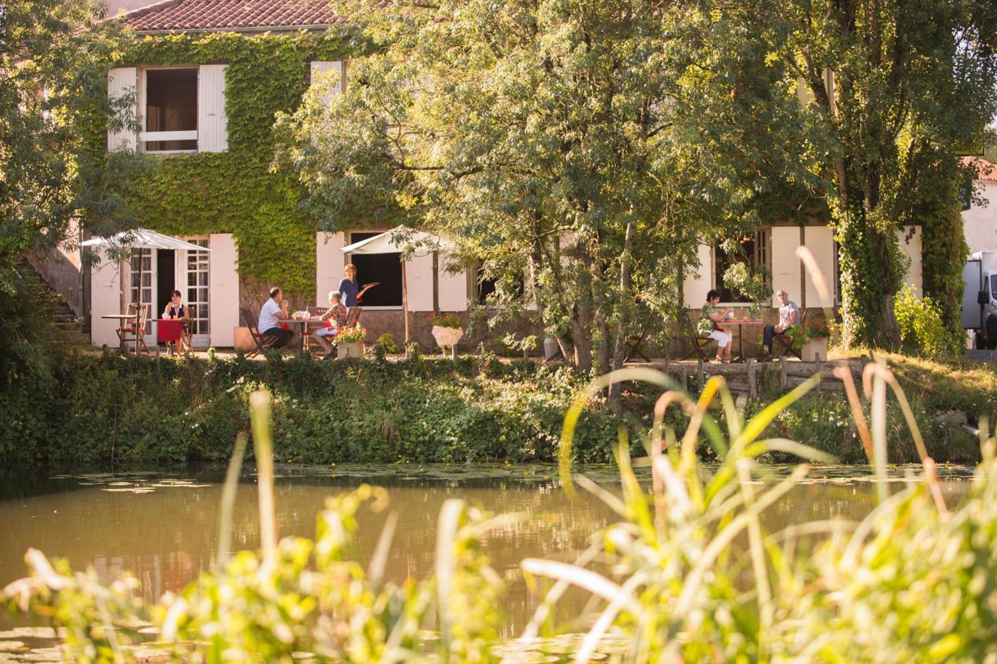 Logis Auberge De La Riviere Les Velluire-sur-Vendee Buitenkant foto